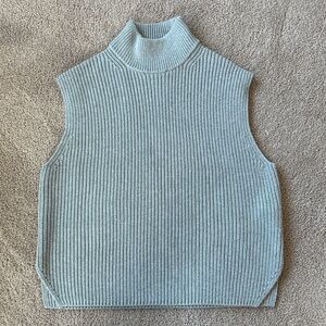 Abercrombie sleeveless sweater